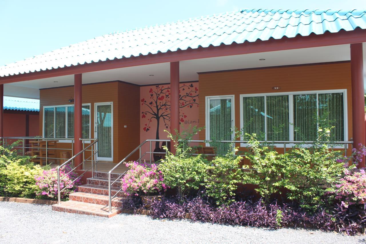 Lam-Tong Resort Don Sak Exteriör bild